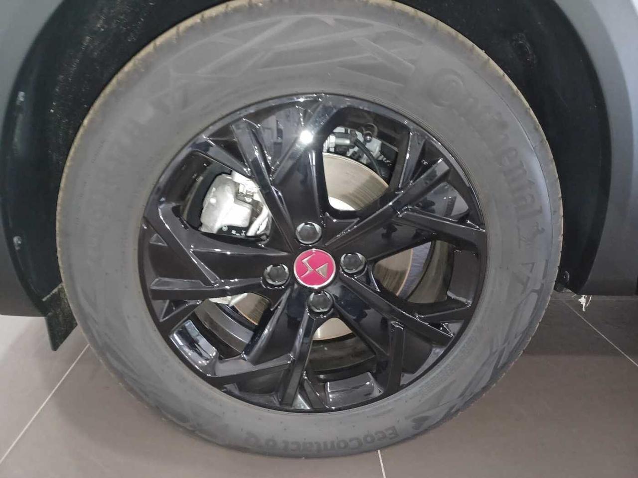 DS DS DS 3 Crossback usata, con attacchi isofix (sedile passeggero e 2 posteriori)