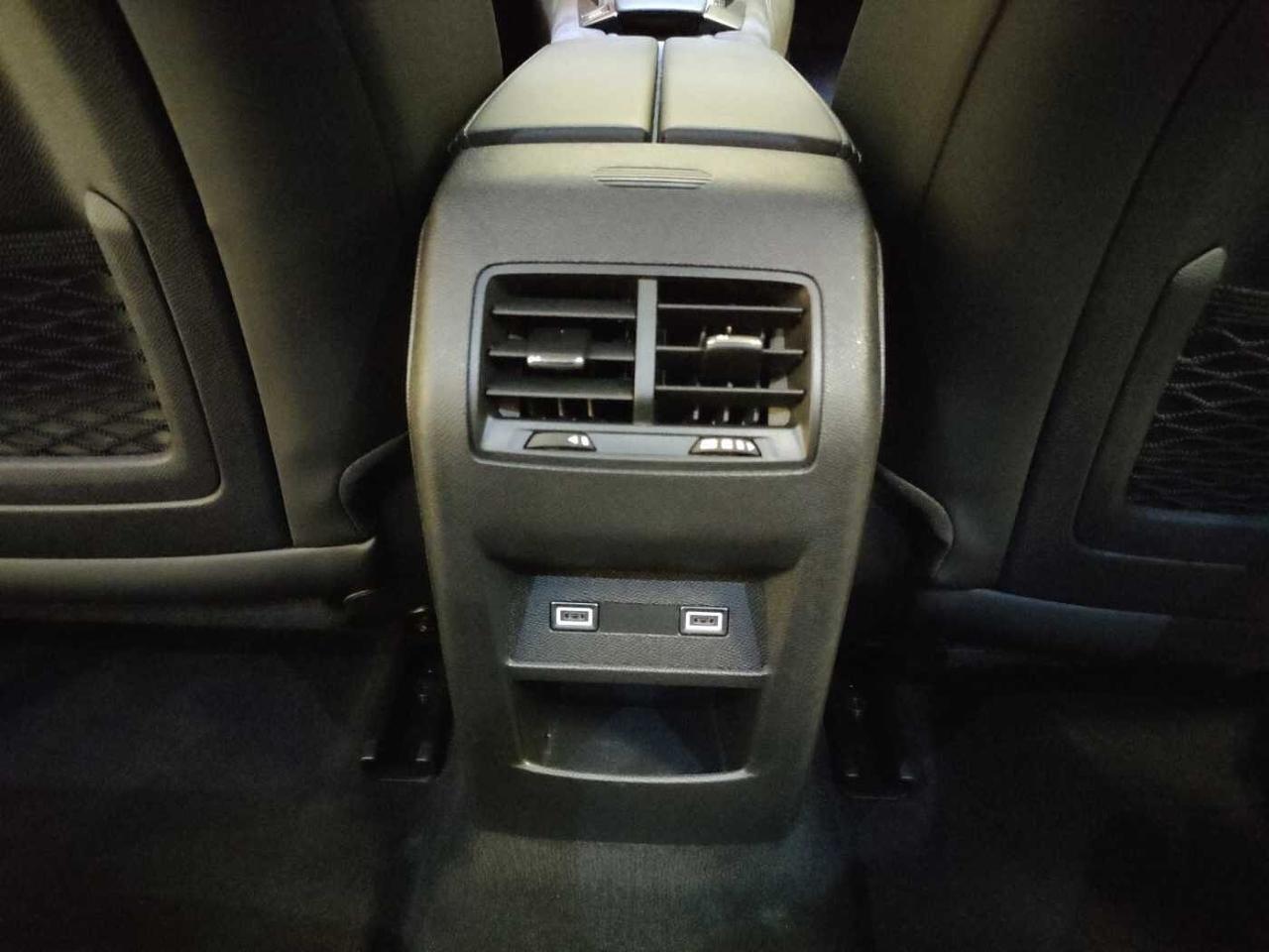 DS DS DS 4 usata, con attacchi isofix (sedile passeggero e 2 posteriori)