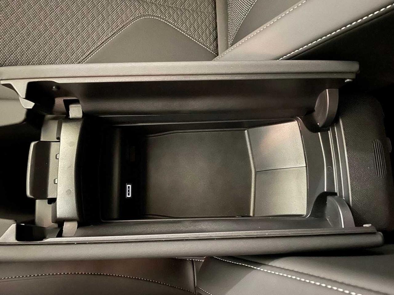 DS DS DS 4 usata, con bracciolo porta oggetti