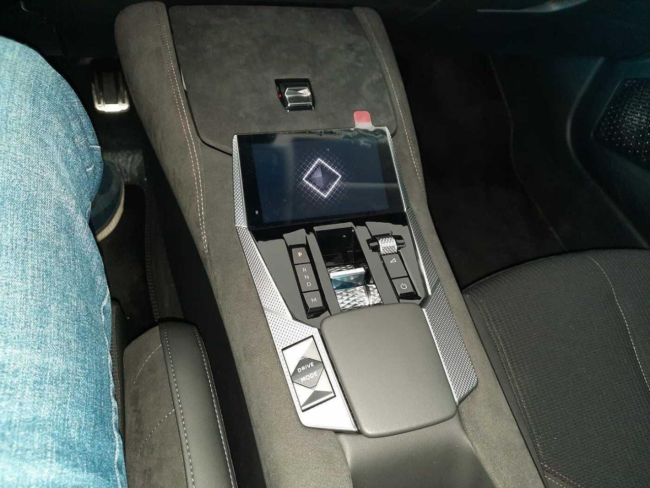 DS DS DS 4 usata, con bracciolo porta oggetti