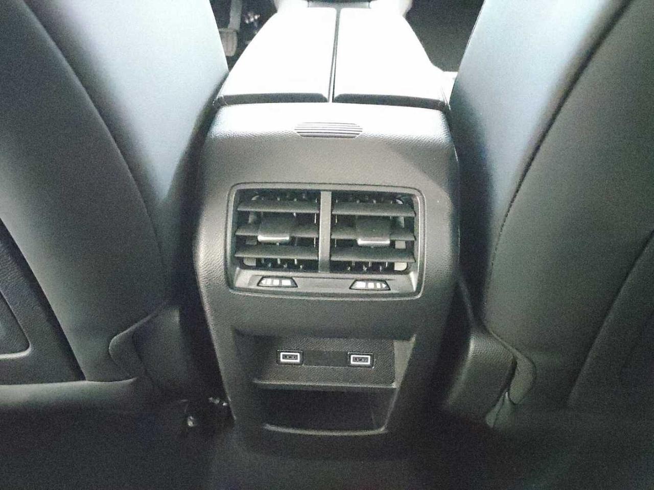 DS DS DS 4 usata, con attacchi isofix (sedile passeggero e 2 posteriori)