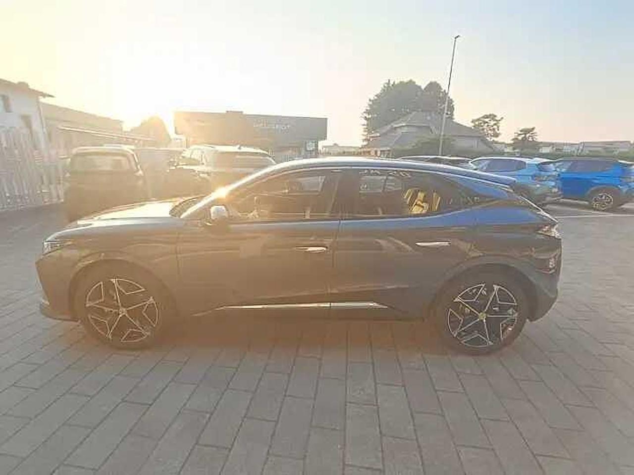 DS DS DS 4 usata, con bracciolo porta oggetti