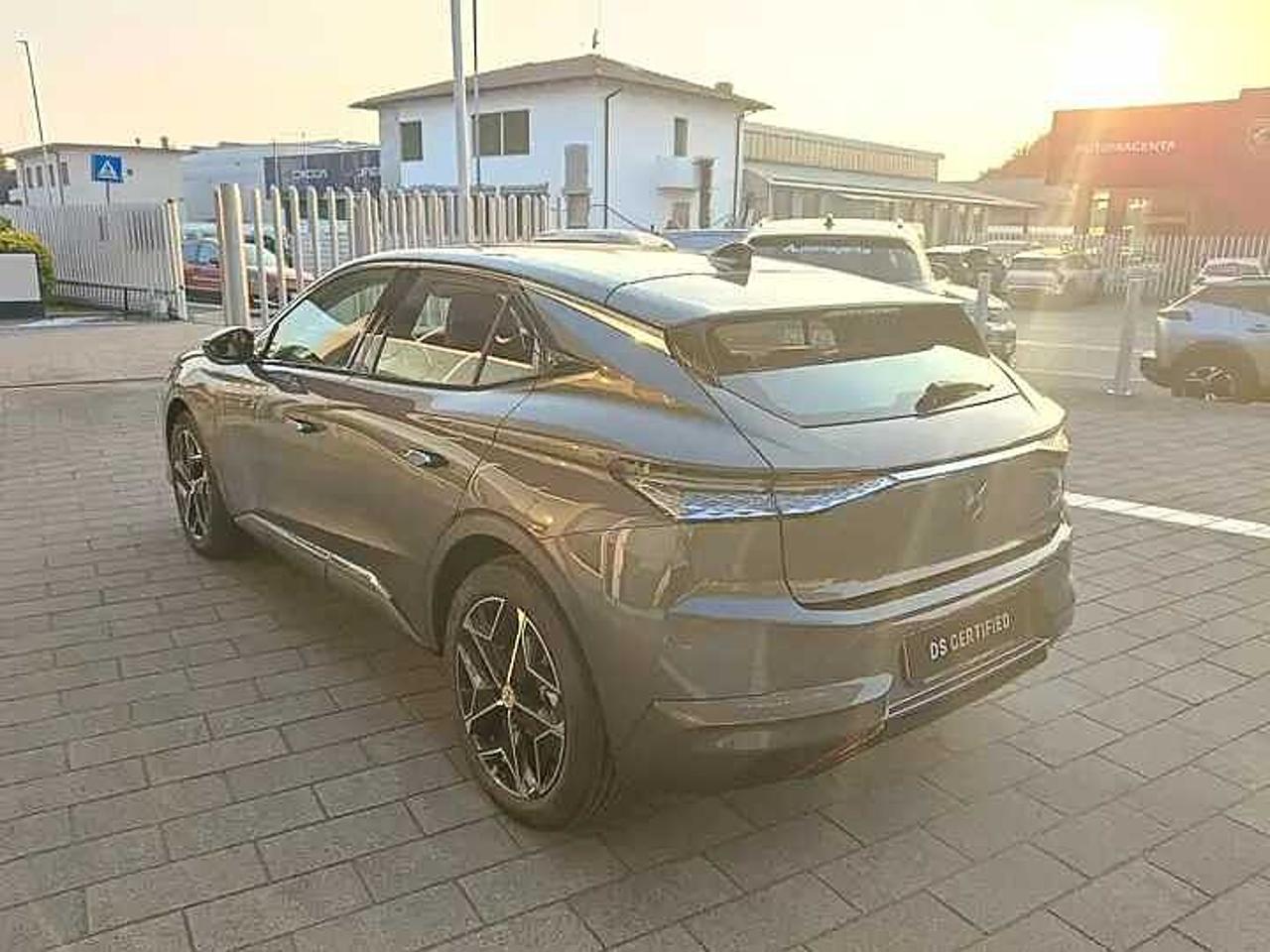 DS DS DS 4 usata, con Calandra nera con elementi cromati