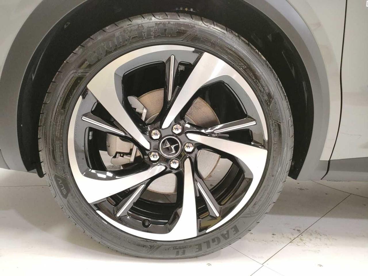 DS DS DS 7 Crossback usata, con bracciolo porta oggetti