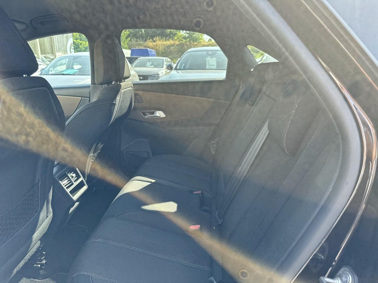 DS DS DS 7 Crossback usata, con 2 poggiatesta sedili ant. , con reg. in altezza, 3 poggiatesta sedili post. , con reg. in altezza