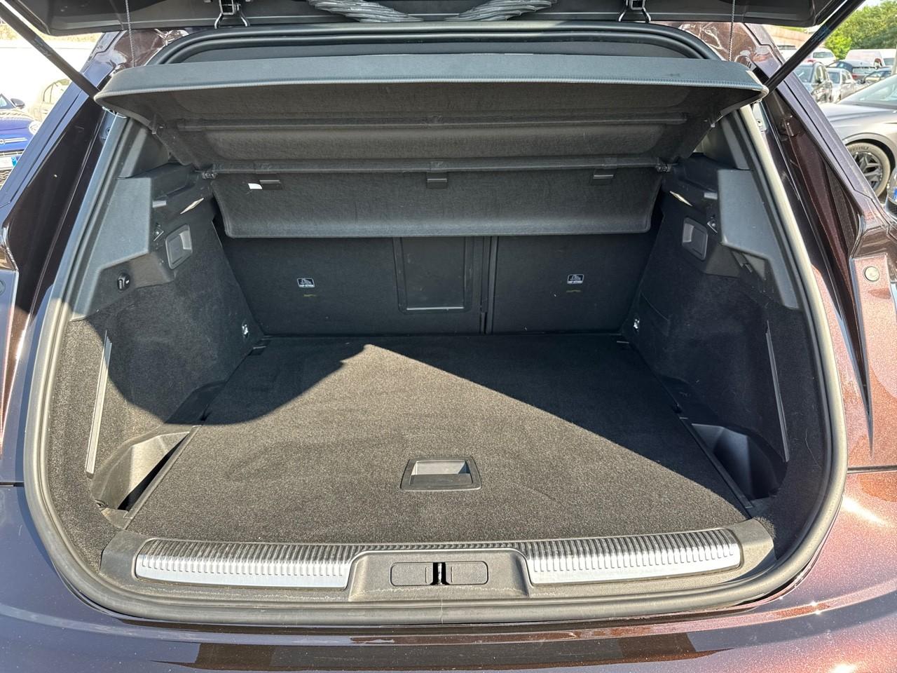 DS DS DS 7 Crossback usata, con cinture sicurezza post. conducente, cinture sicurezza post. passeggero, cinture sicurezza post. centrale a 3 punti