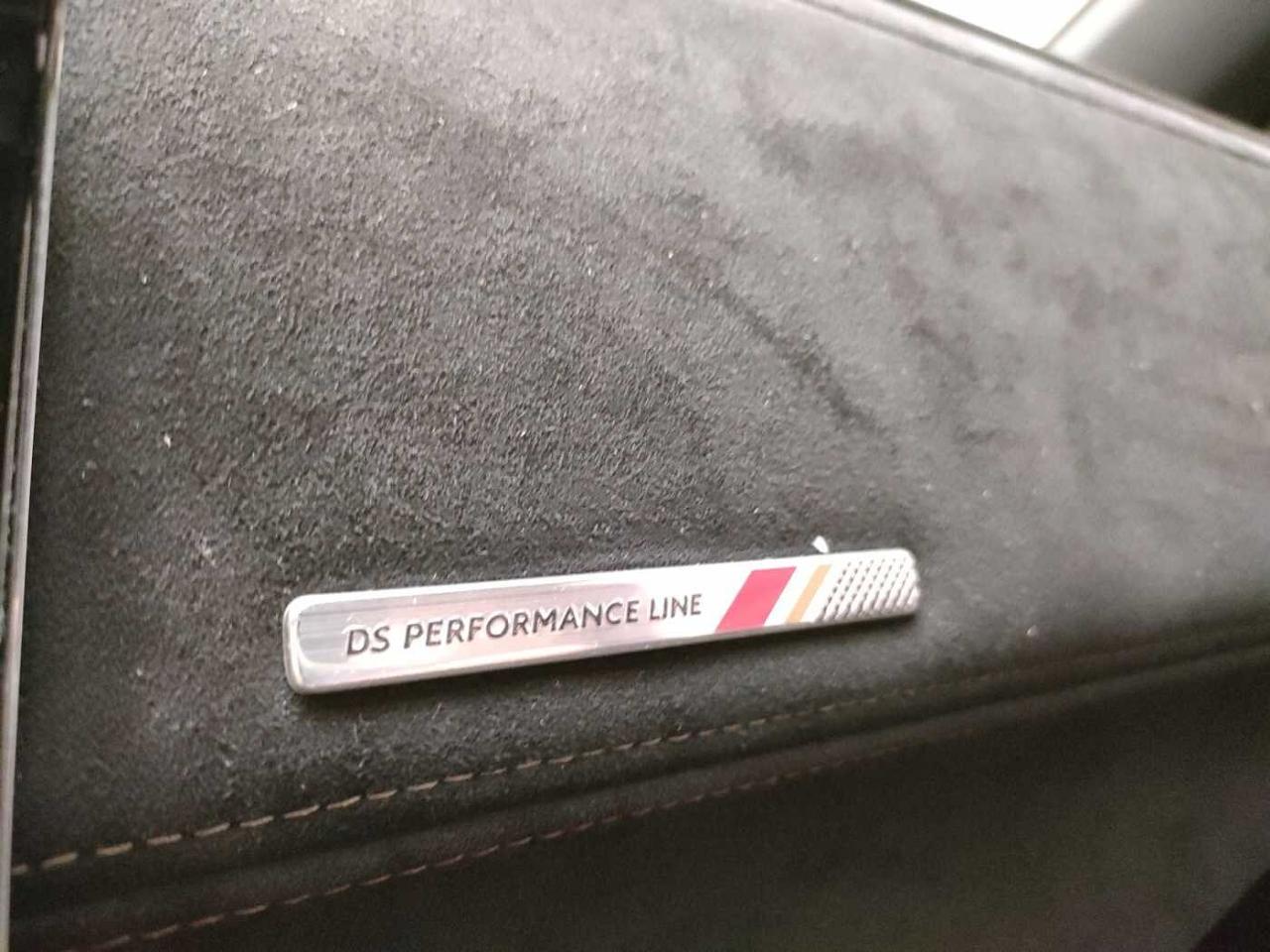 DS DS DS 7 Crossback usata, con bracciolo porta oggetti