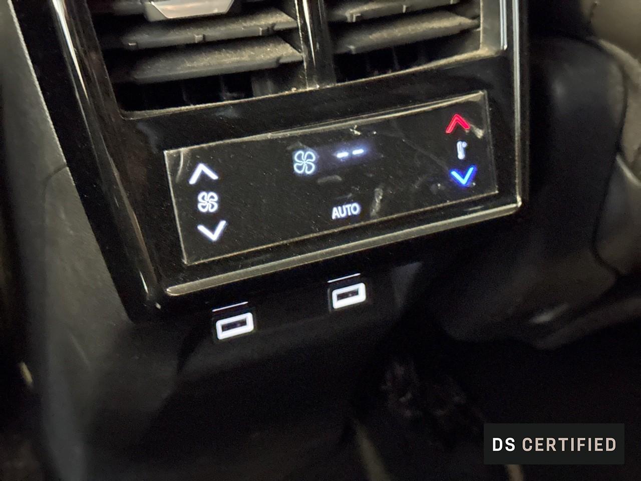 DS DS DS 7 Crossback usata, con attivazione vocale include sistema audio, include comandi telefono e include comandi sistema navigazione
