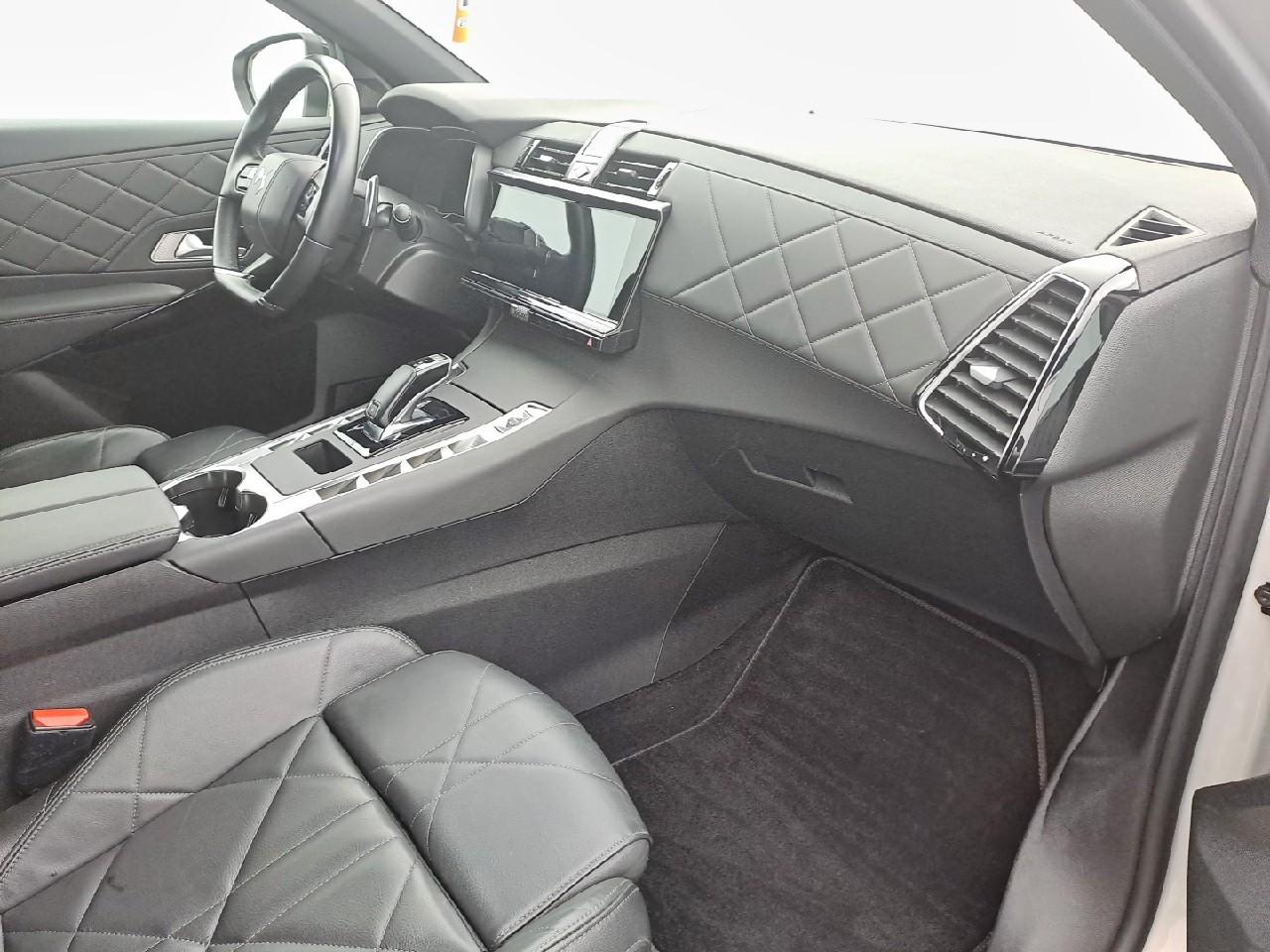 DS DS DS 7 Crossback usata, con Sistemi di navigazione 3D+voce, comandi, memoria interna/HD, a colori, 12,00, info traffico, 30,5 e 999