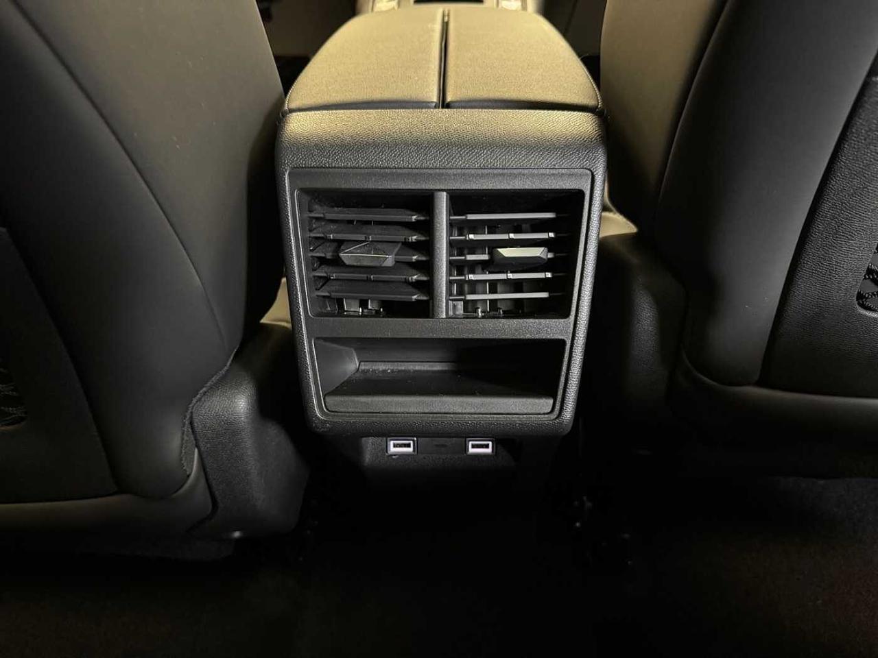 DS DS DS 7 Crossback usata, con bracciolo porta oggetti