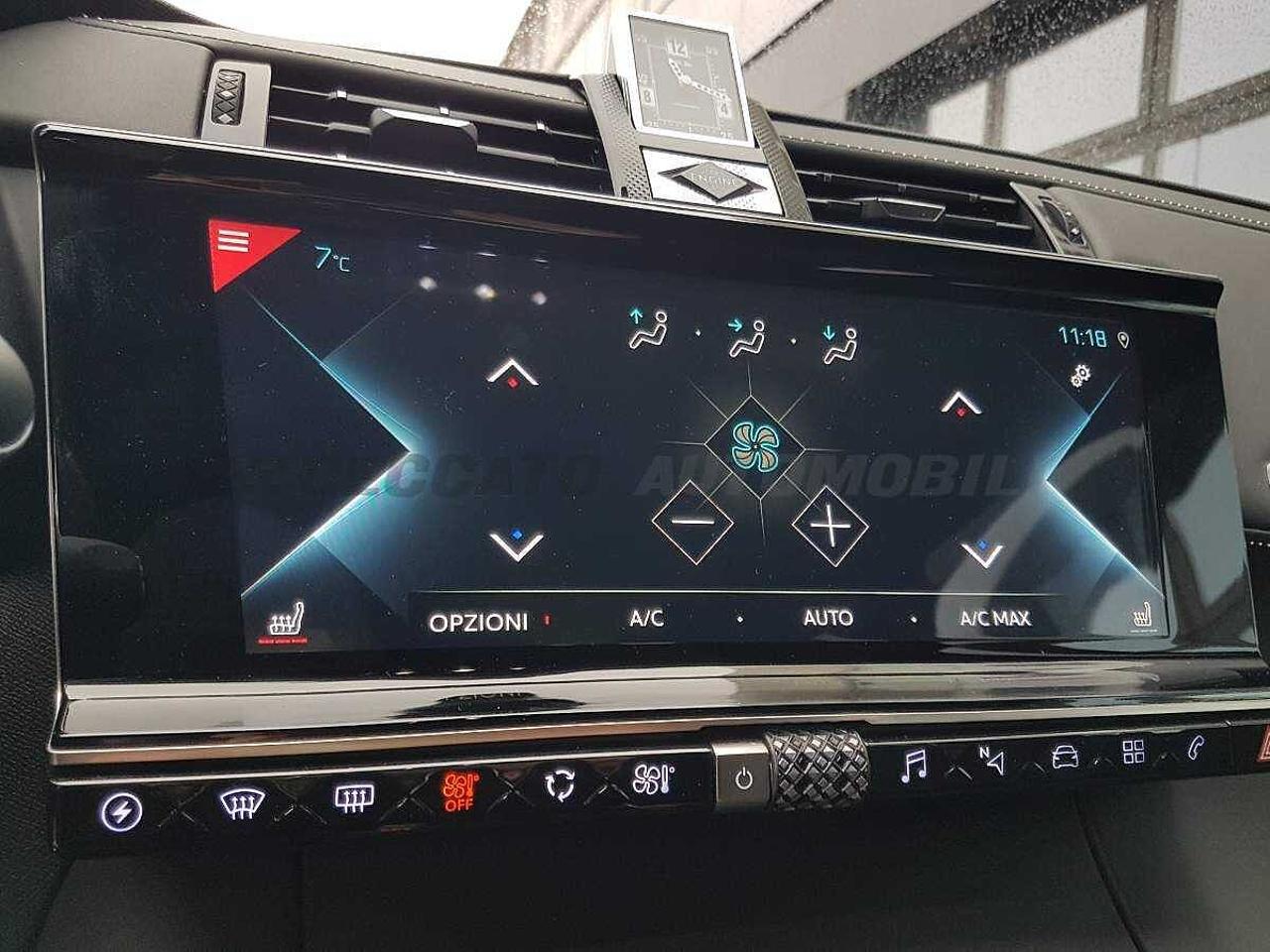 DS DS DS 7 Crossback usata, con bracciolo porta oggetti