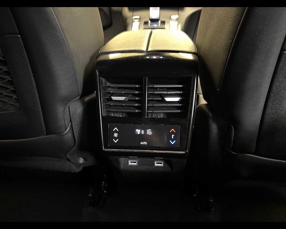 DS DS DS 7 Crossback usata, con bracciolo porta oggetti