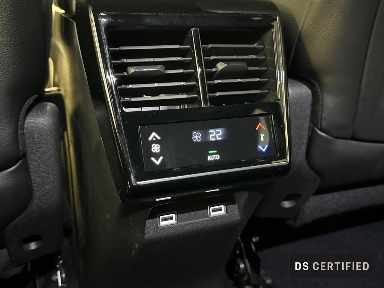 DS DS DS 7 Crossback usata, con attivazione vocale include sistema audio, include comandi telefono e include comandi sistema navigazione