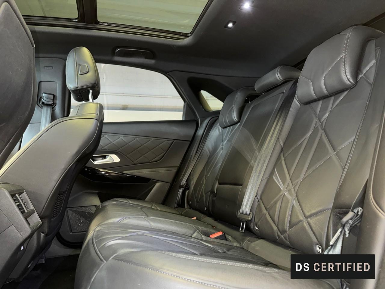 DS DS DS 7 Crossback usata, con 2 poggiatesta sedili ant. , con reg. in altezza, 3 poggiatesta sedili post. , con reg. in altezza