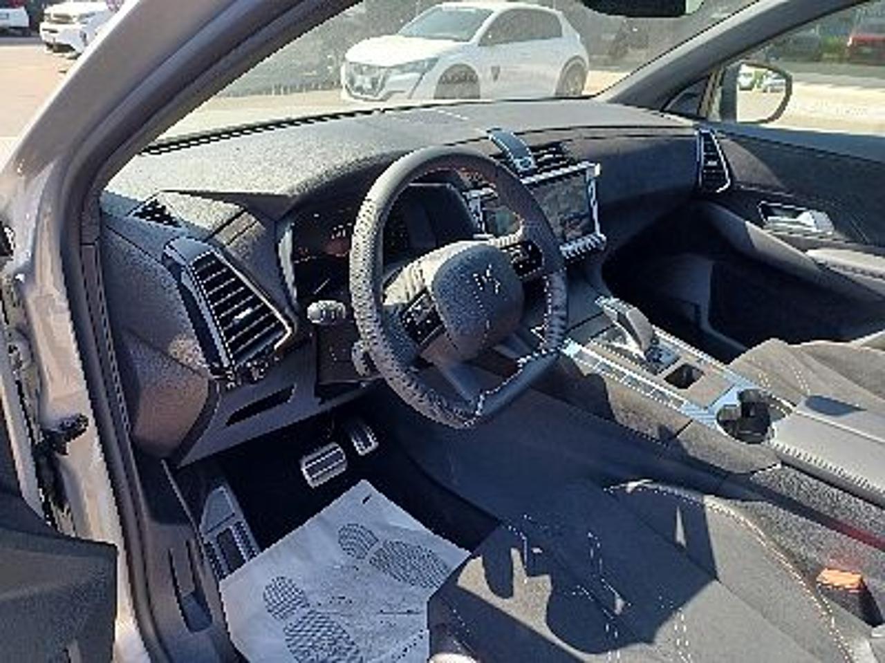 DS DS DS 7 Crossback usata, con bracciolo porta oggetti