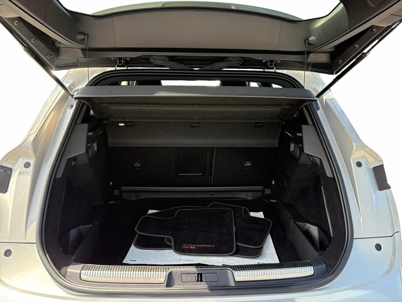 DS DS DS 7 Crossback usata, con bracciolo porta oggetti