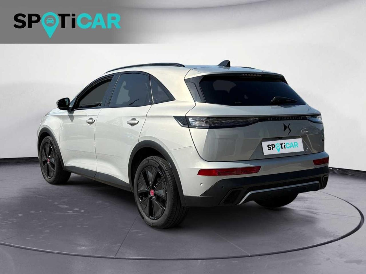 DS DS DS 7 Crossback usata, con bracciolo posteriore