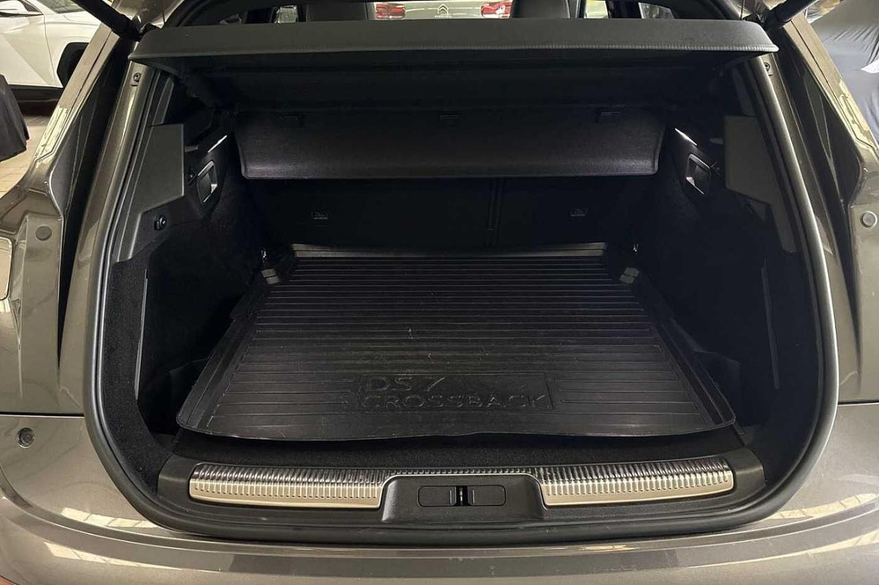 DS DS DS 7 Crossback usata, con bracciolo porta oggetti