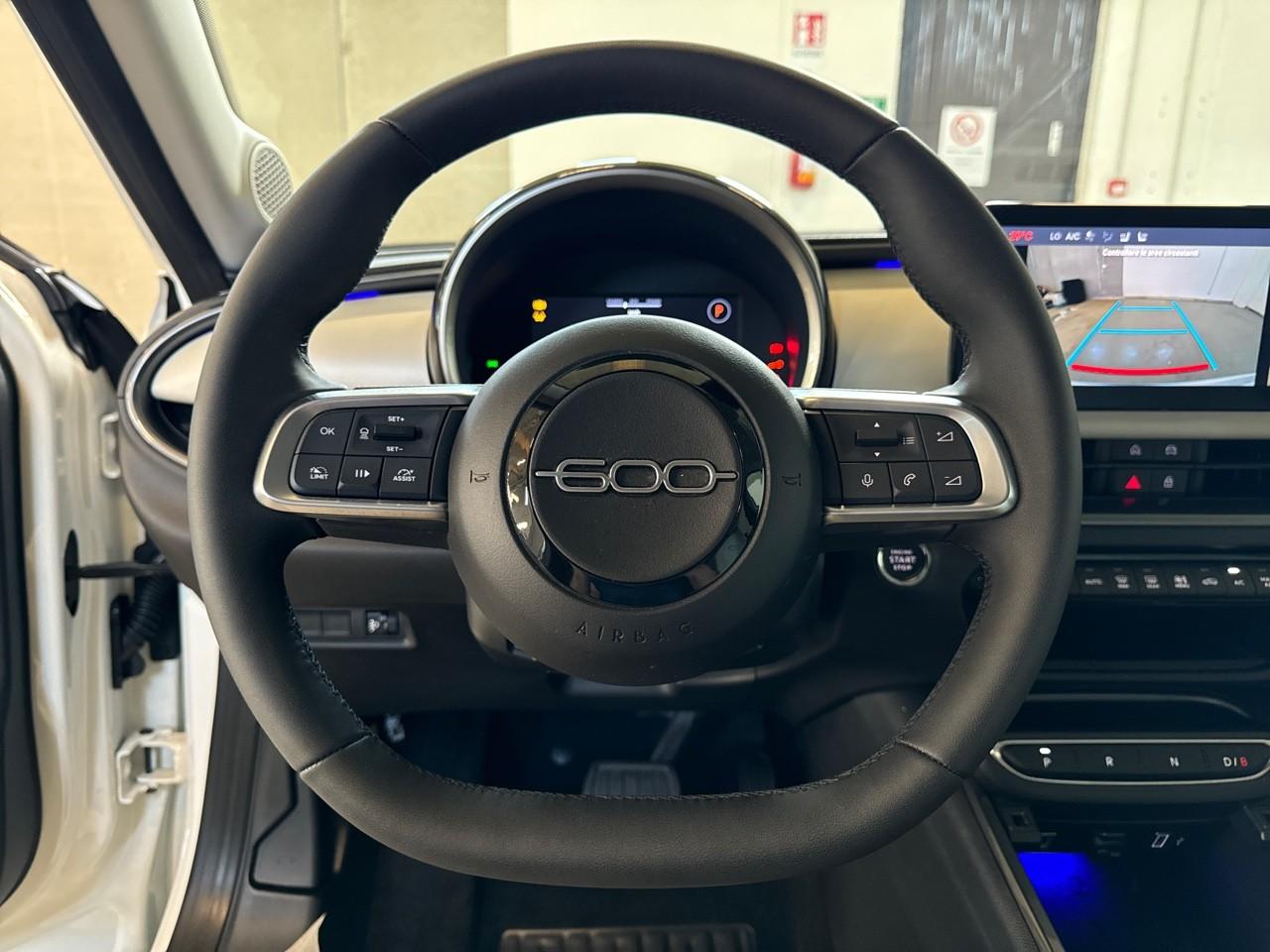 Fiat Fiat 600 usata, con 7,00 display multifunzionale pannello strumenti 1 e 17,8, 10,25 display multifunzionale touch screen, plancia centrale 1, 26,0, fisso e no