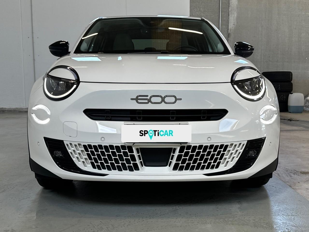 Fiat Fiat 600 usata, con Angoli di rampa angolo di attacco (gradi): 18,4 e angolo di uscita (gradi): 28,9