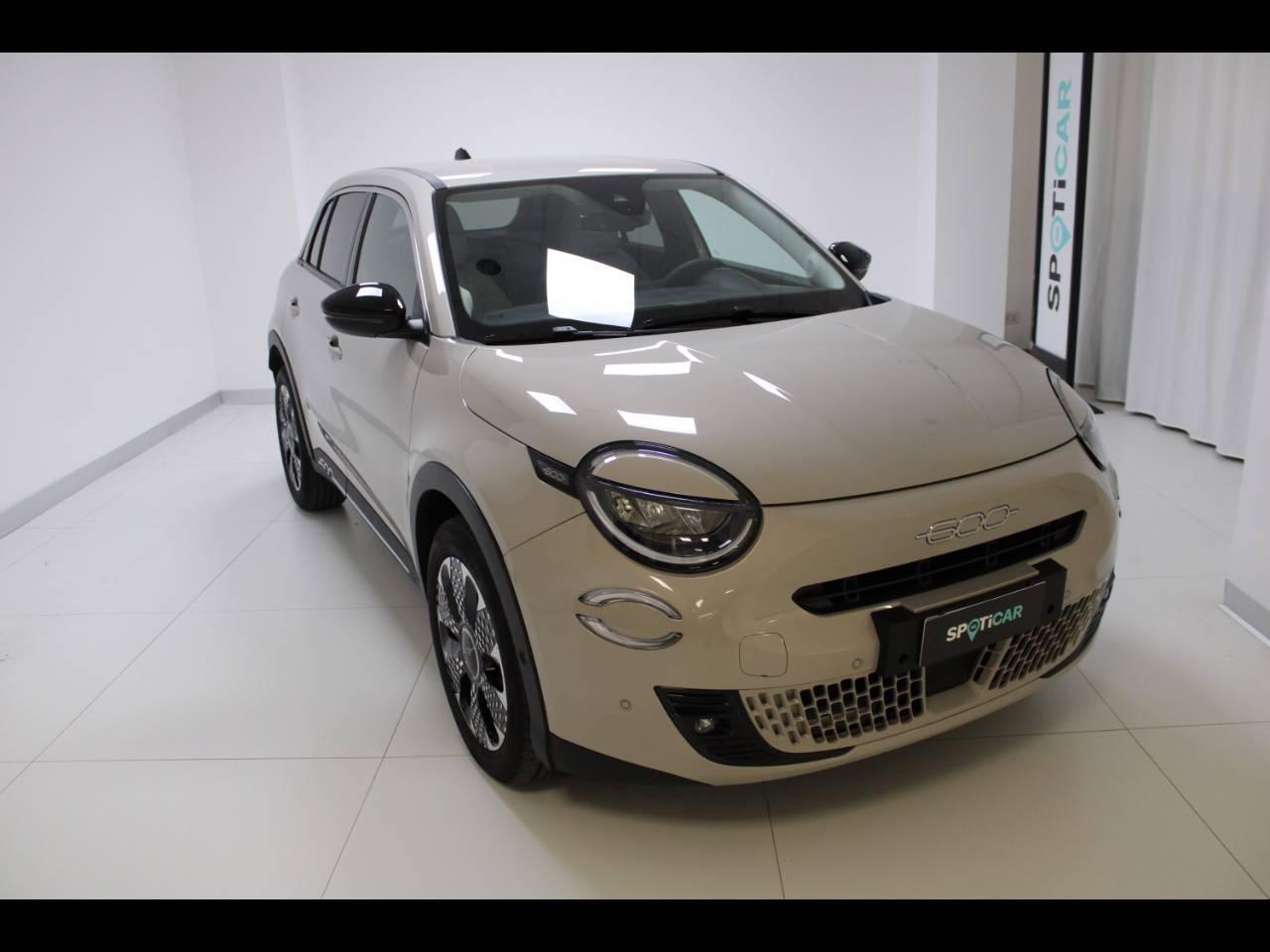 fiat 600 600 2023-- hybrid 136 cv dct mhev usata