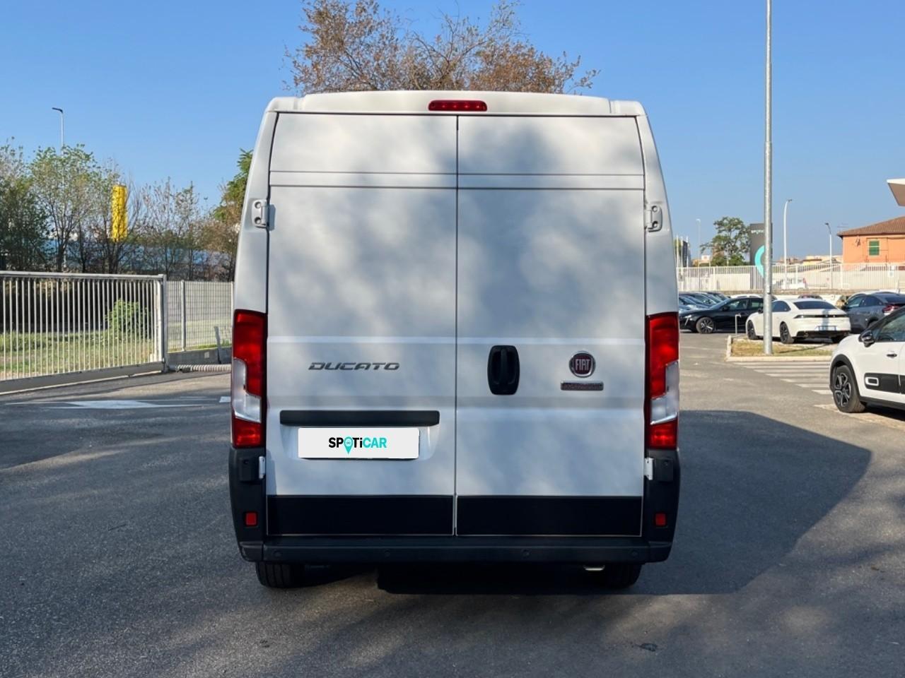 Fiat Fiat Ducato usata, con conness.dispositivi est.intrattenimento include porta usb anteriore, 1 e 0