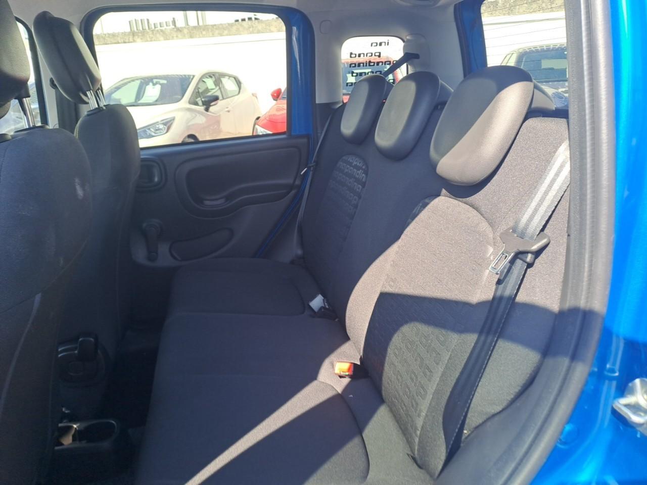 Fiat Fiat Panda usata, con 2 poggiatesta sedili ant. , con reg. in altezza attivi, 3 poggiatesta sedili post. , con reg. in altezza