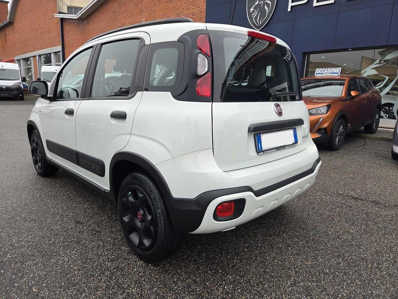 Fiat Fiat Panda usata, con cerchi in lamiera estetica da 15" catenabili con pneum. 175/65 r15)