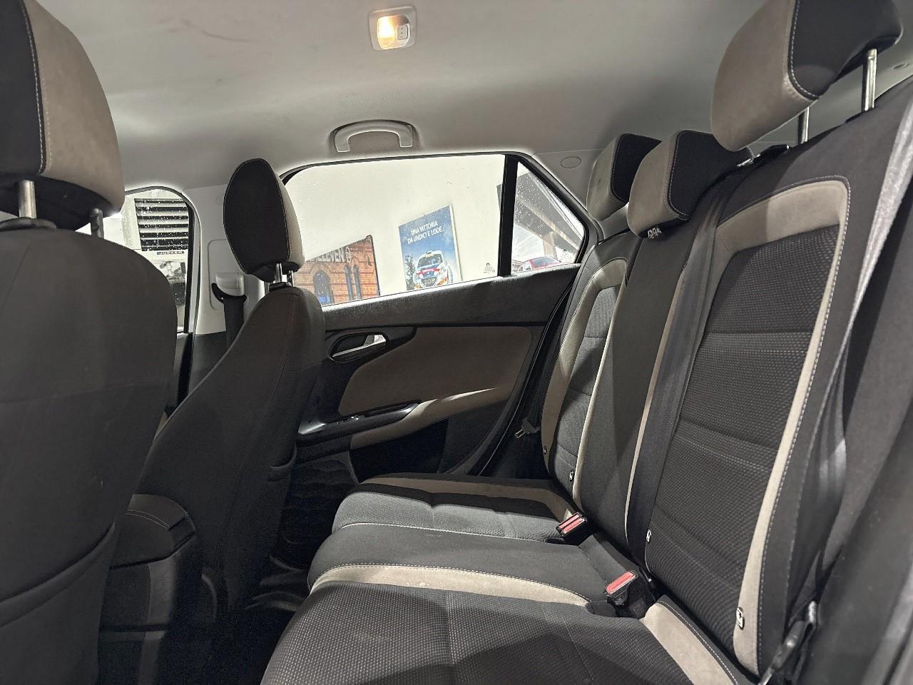 Fiat Fiat Tipo usata, con 2 poggiatesta sedili ant. , con reg. in altezza, 3 poggiatesta sedili post. , con reg. in altezza