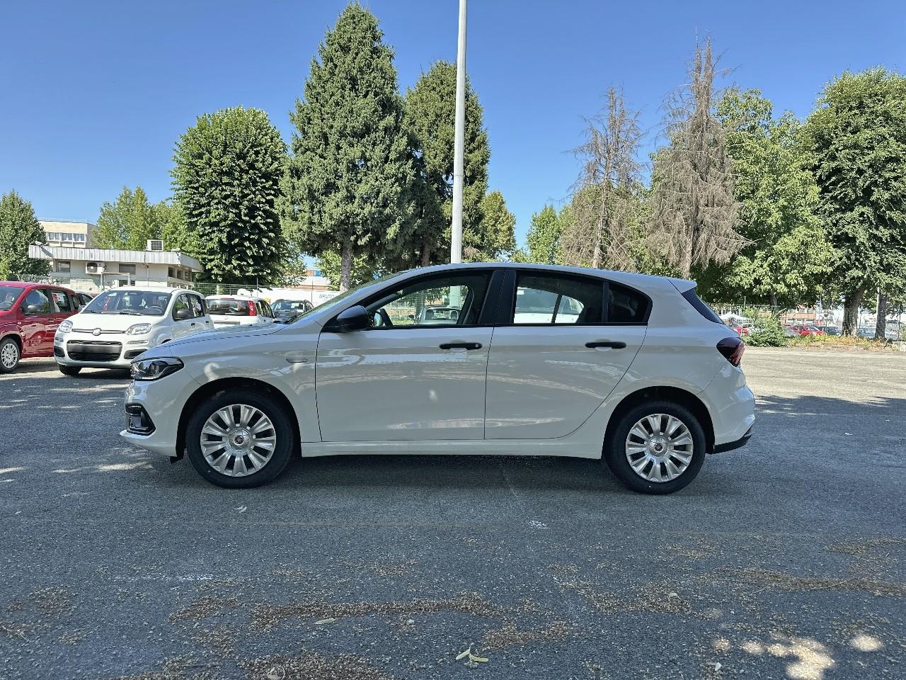 Fiat Fiat Tipo usata, con barre longitud.al tetto cromato/argento