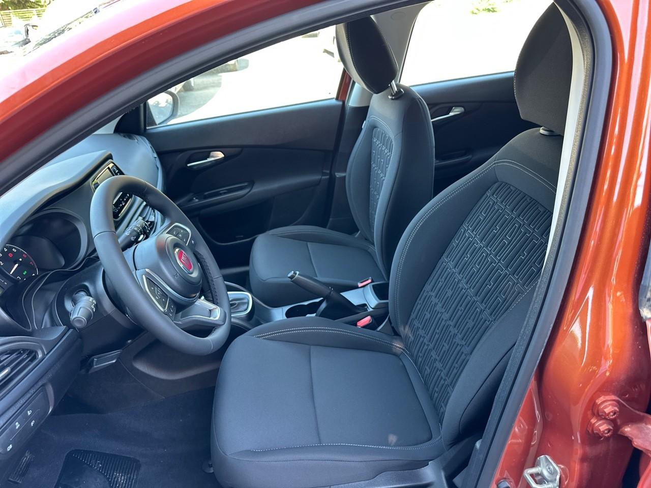 Fiat Fiat Tipo usata, con 2 poggiatesta sedili ant. , con reg. in altezza, 3 poggiatesta sedili post. , con reg. in altezza