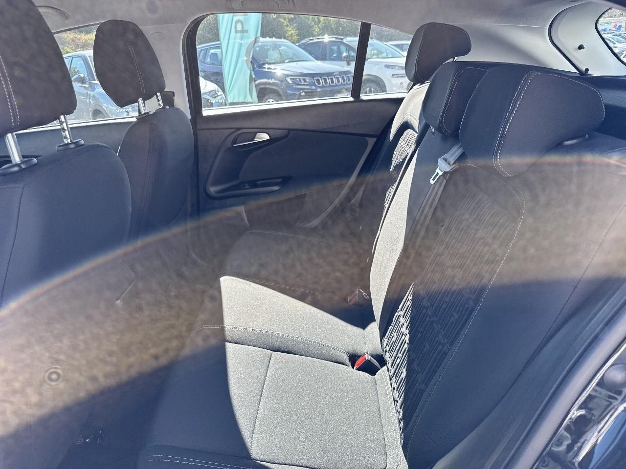 Fiat Fiat Tipo usata, con 2 poggiatesta sedili ant. , con reg. in altezza, 3 poggiatesta sedili post. , con reg. in altezza