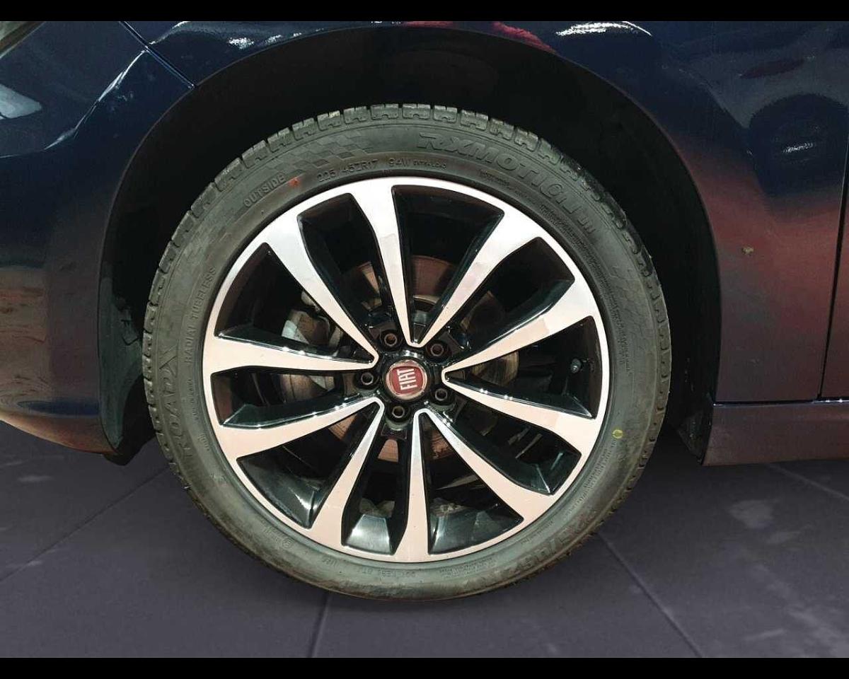 Fiat Fiat Tipo usata, con barre longitudinali al tetto con finitura nero lucida