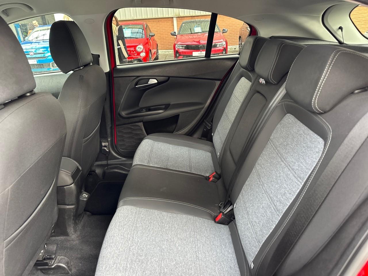 Fiat Fiat Tipo usata, con 2 poggiatesta sedili ant. , con reg. in altezza, 3 poggiatesta sedili post. , con reg. in altezza