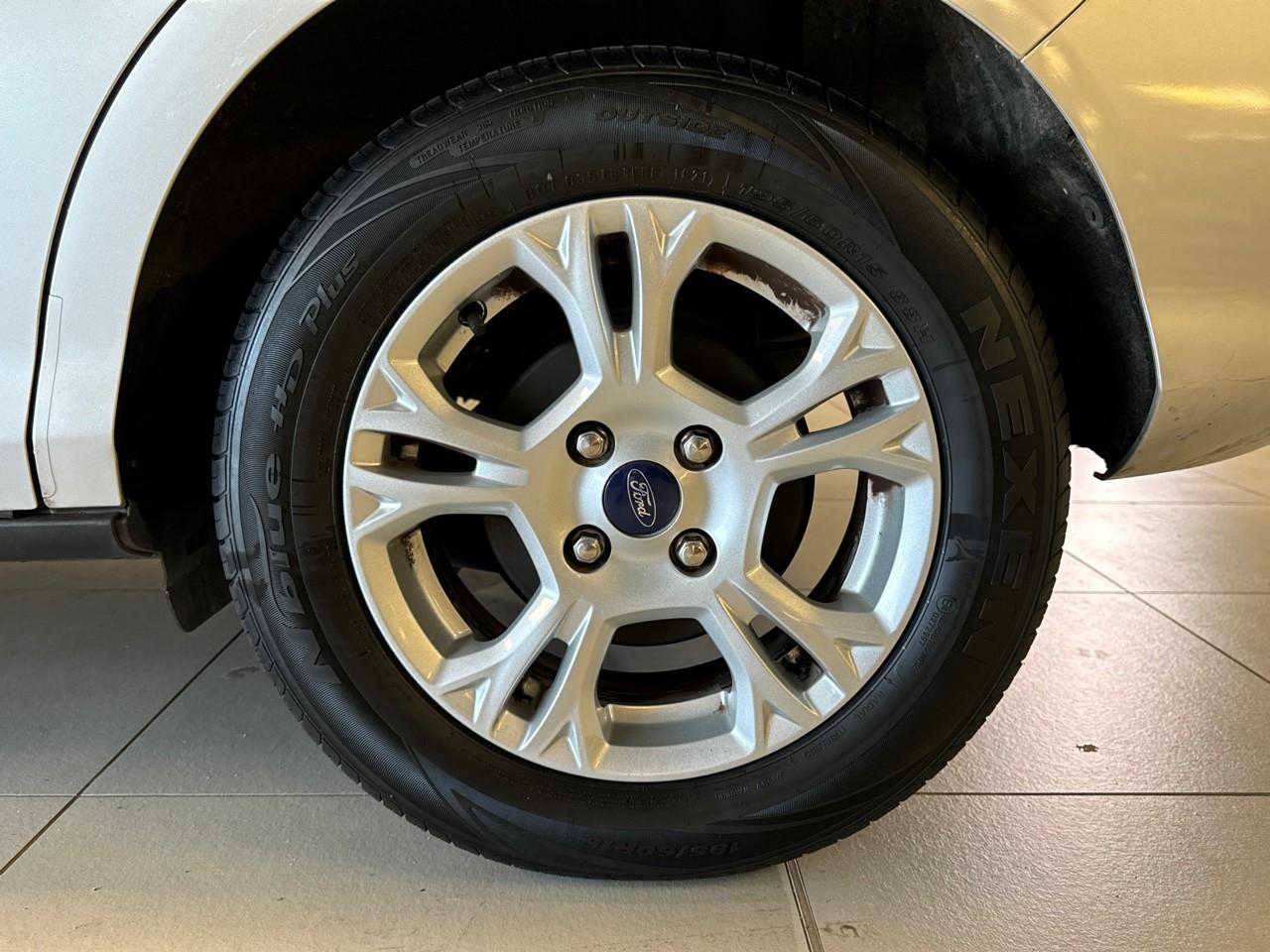 Ford Ford B-Max usata, con 6 altoparlanti