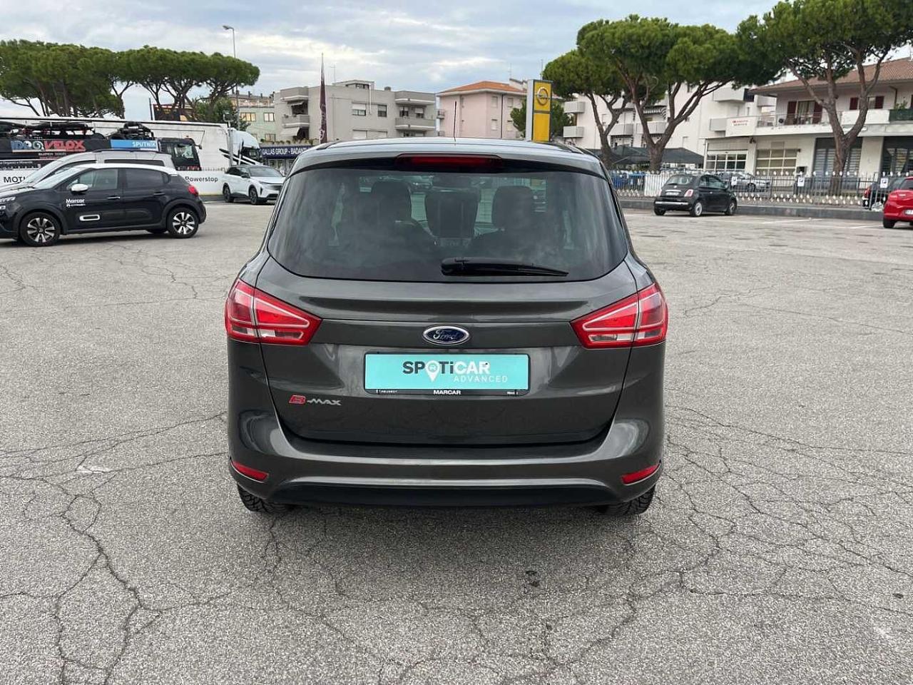 Ford Ford B-Max usata, con attacchi di sicurezza isofix integrati nei sedili posteriori