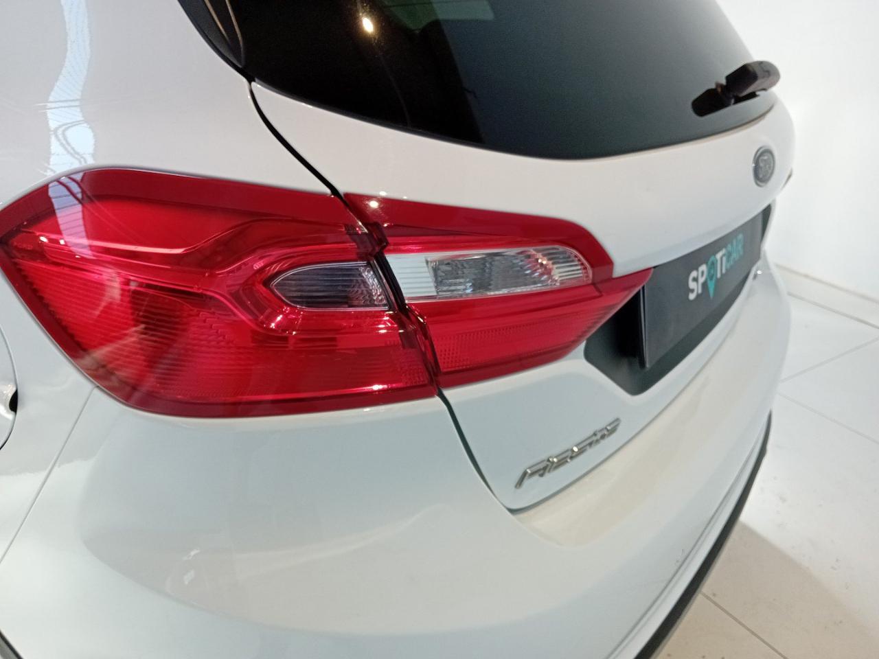 Ford Ford Fiesta usata, con luci diurne