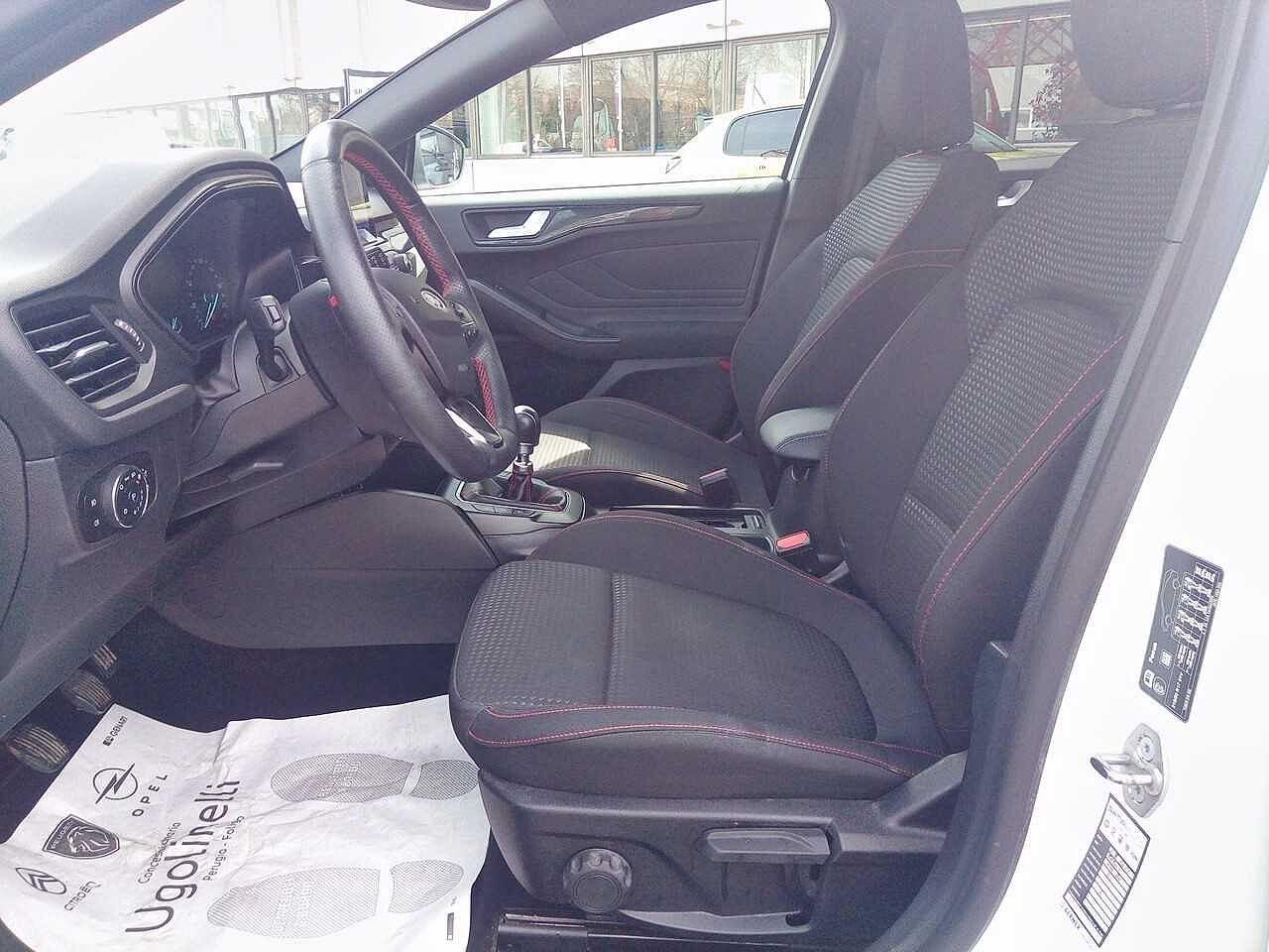 Ford Ford Focus usata, con cornici fari nere