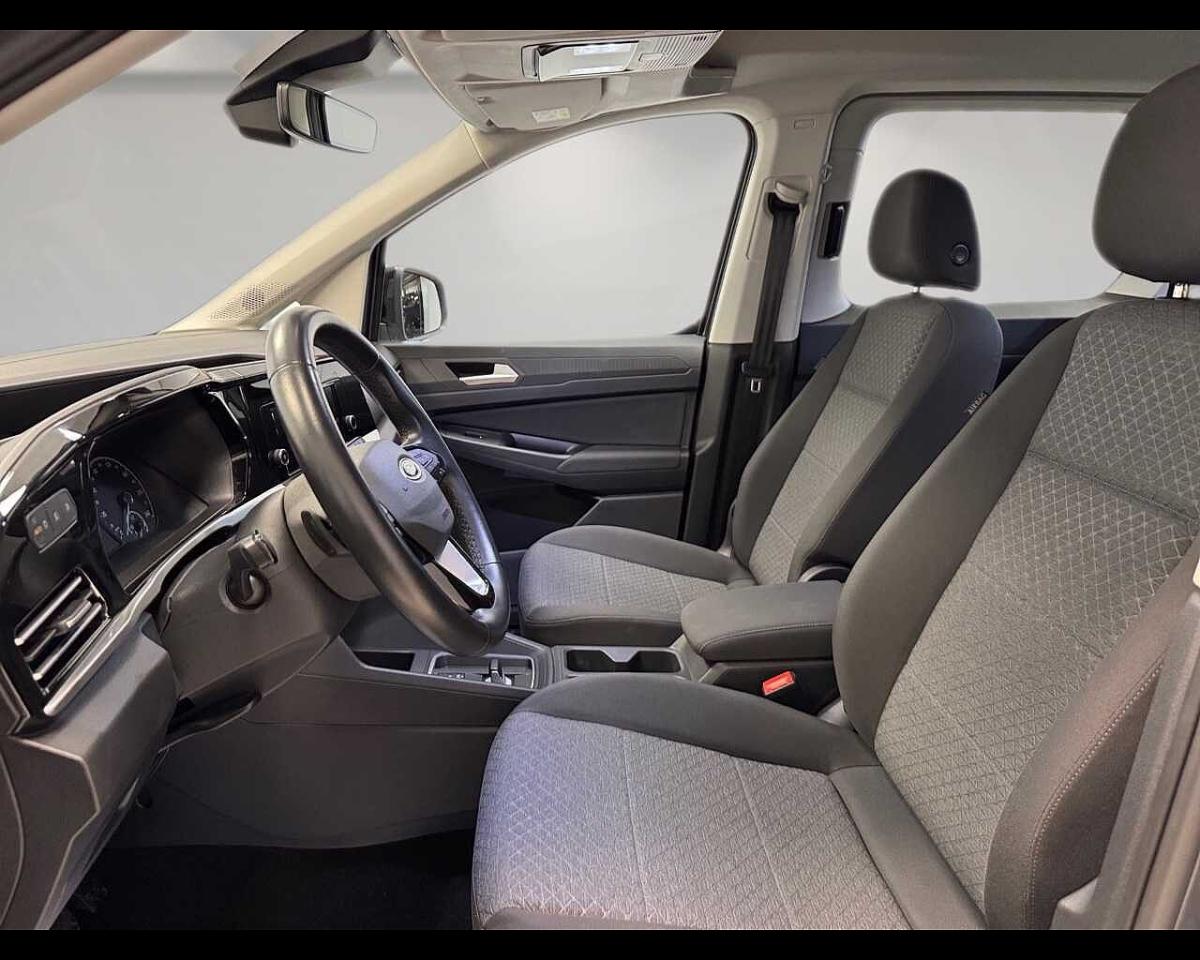 Ford Ford Tourneo usata, con sensori di parcheggio anteriori