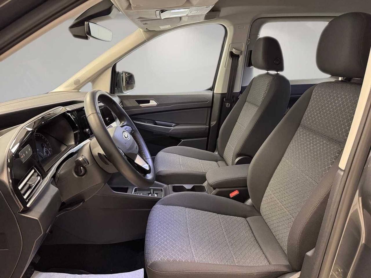 Ford Ford Tourneo usata, con sensori di parcheggio anteriori