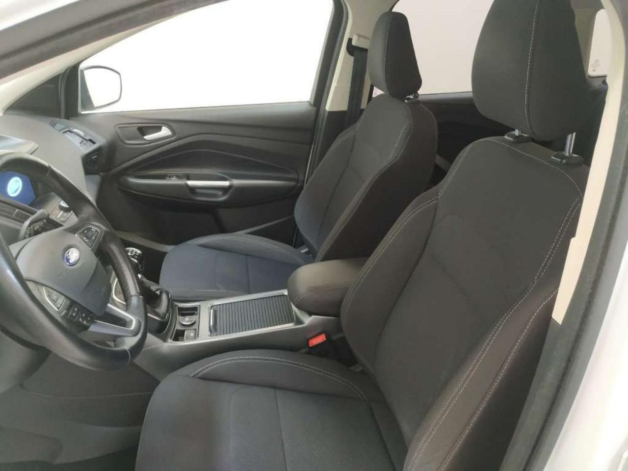 Ford Kuga - Foto 3