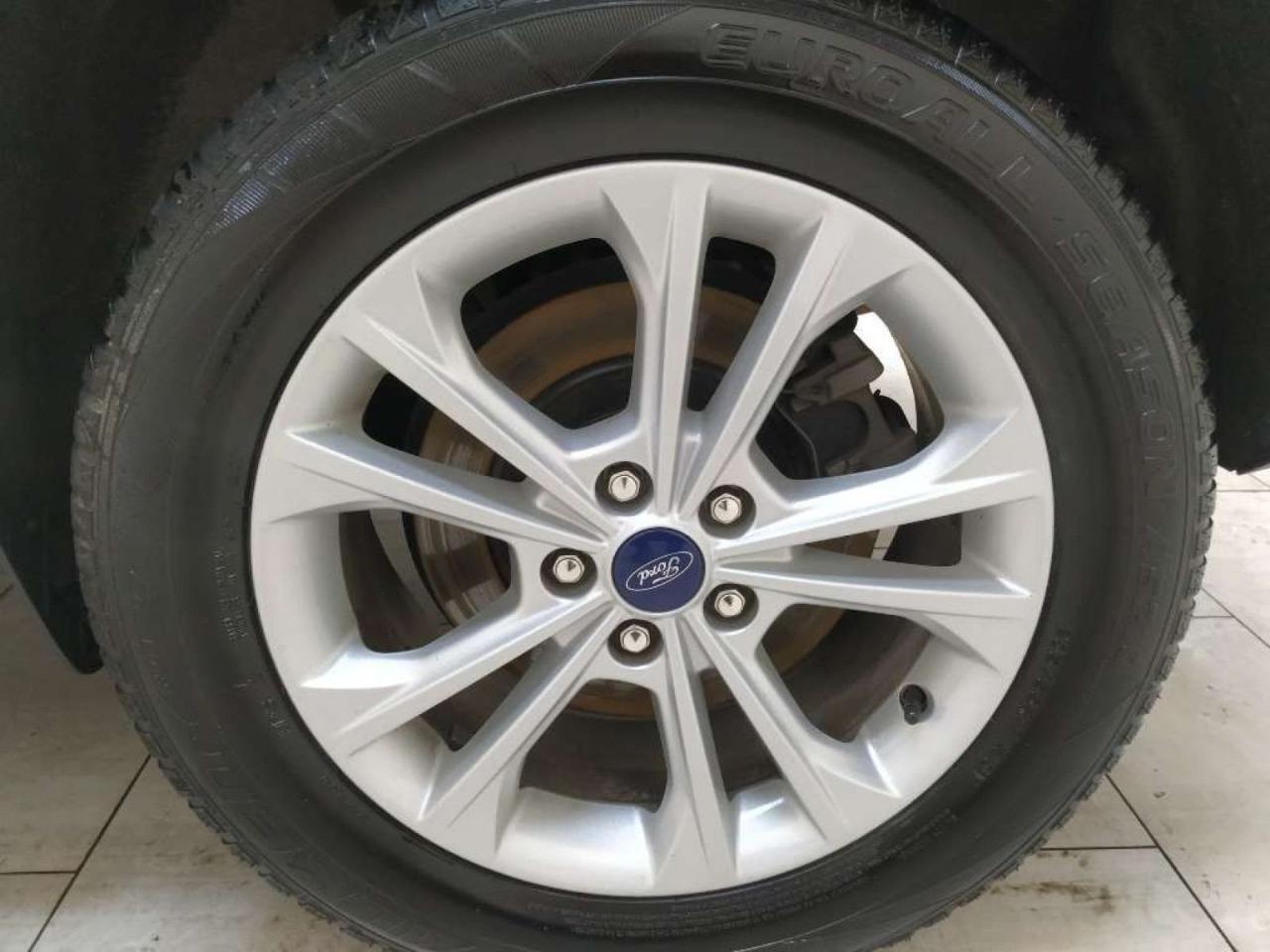 Ford Kuga - Foto 2