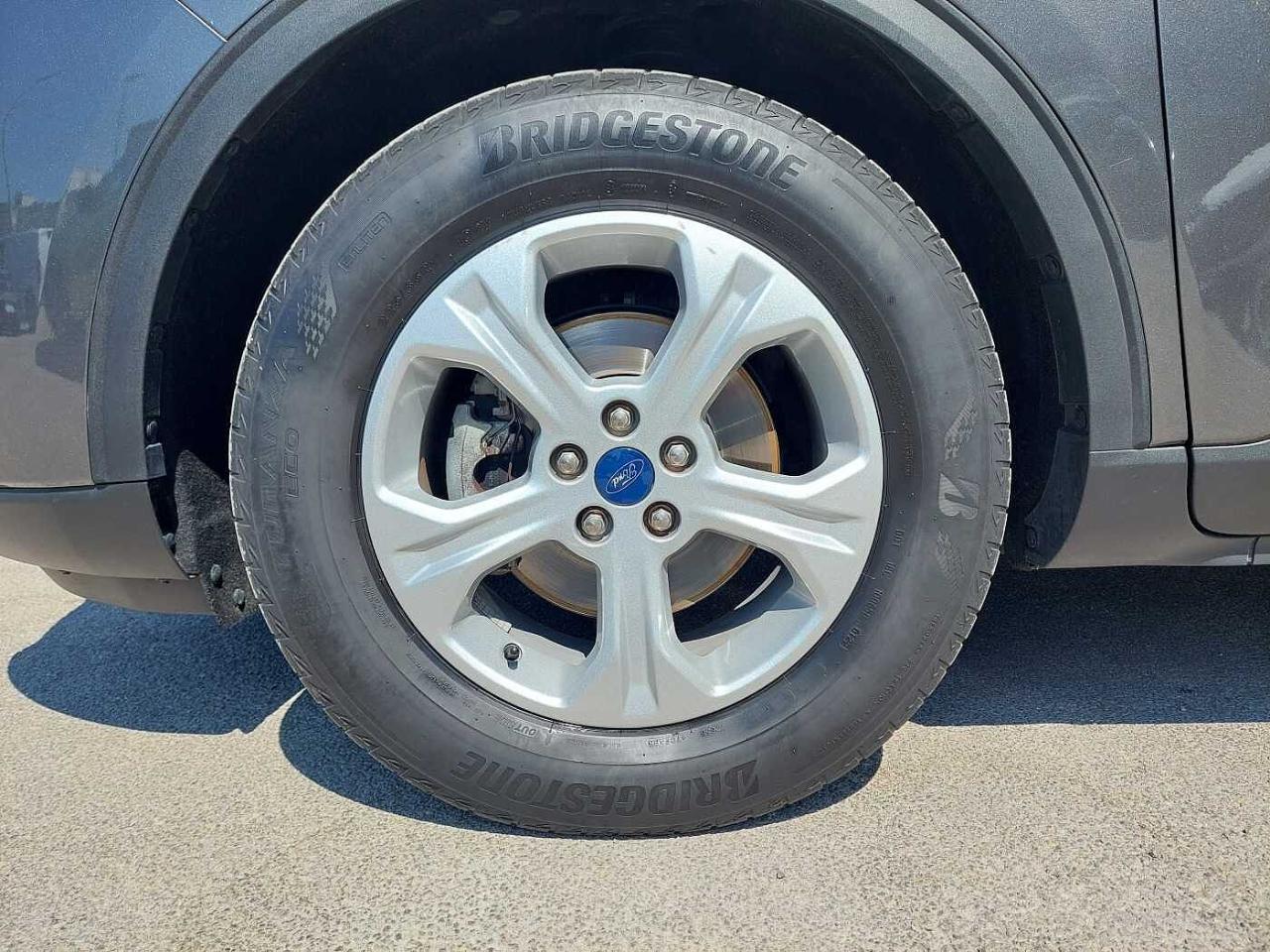 Ford Ford Kuga usata, con consolle con luci di cortesia e vano portaocchiali