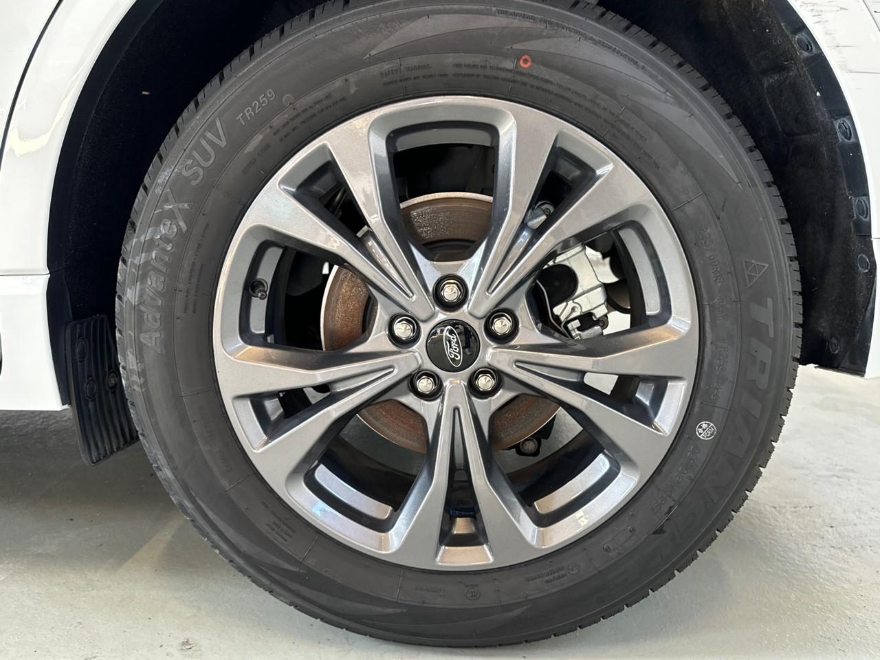 Ford Ford Kuga usata, con 2 poggiatesta sedili ant. , con reg. in altezza, 3 poggiatesta sedili post. , con reg. in altezza
