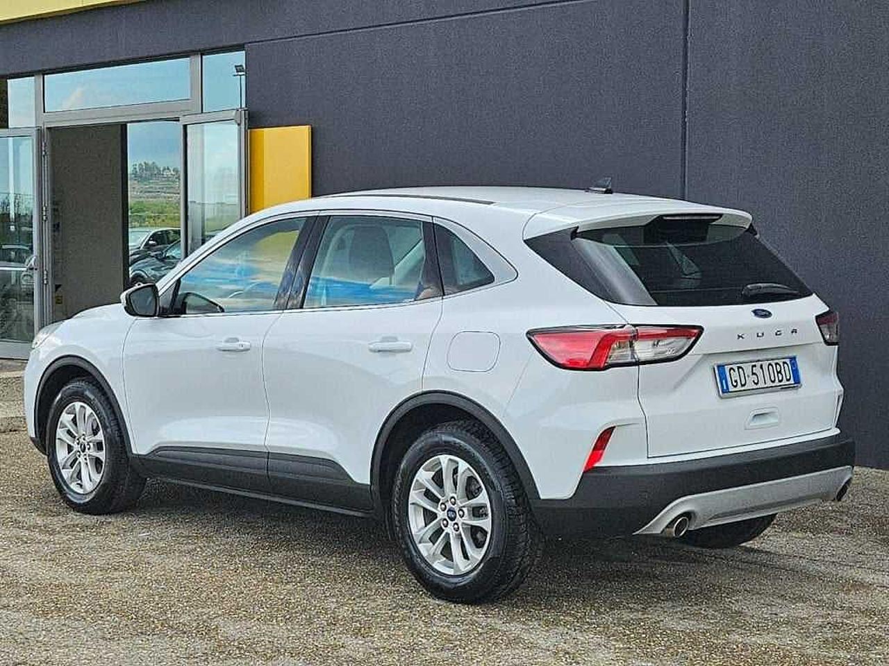 Ford Ford Kuga usata, con consolle con luci di cortesia e vano portaocchiali