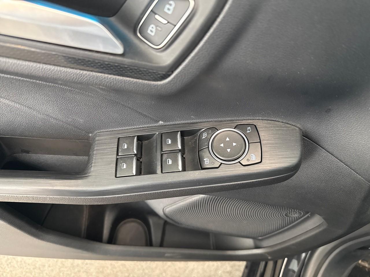 Ford Ford Kuga usata, con 6 altoparlanti