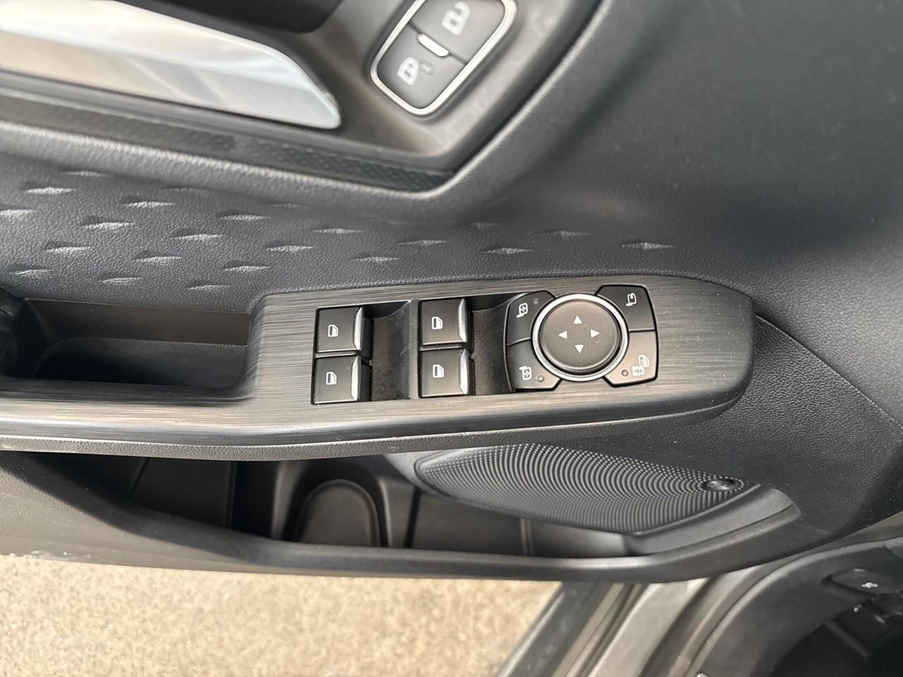 Ford Ford Kuga usata, con 4 freni a disco con 2 dischi ventilati