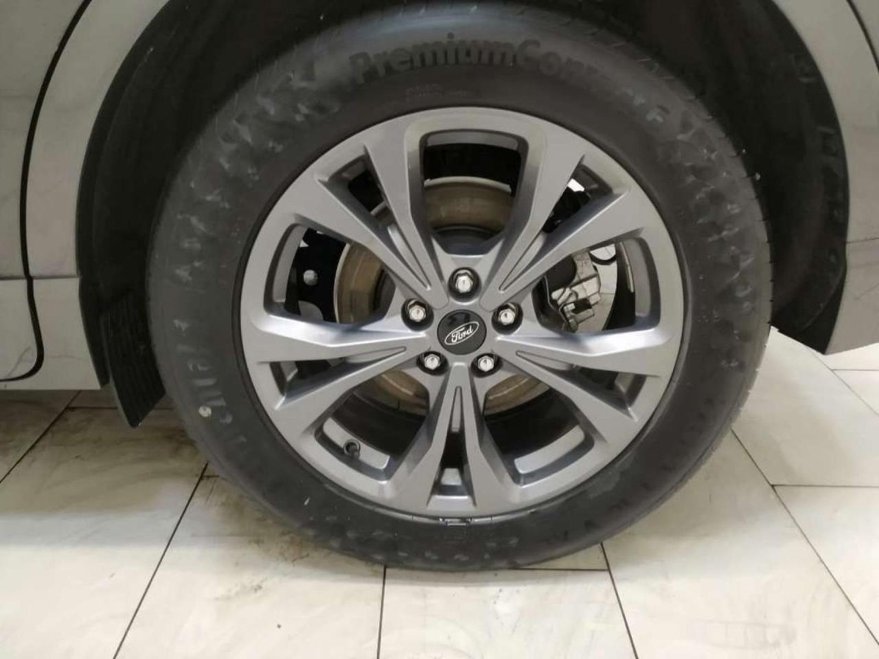Ford Kuga - Foto 2