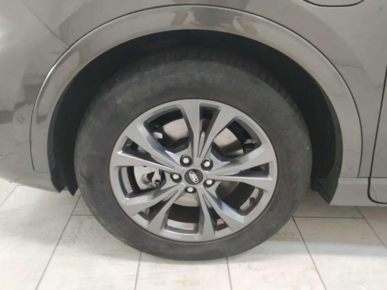 Ford Kuga - Foto 2
