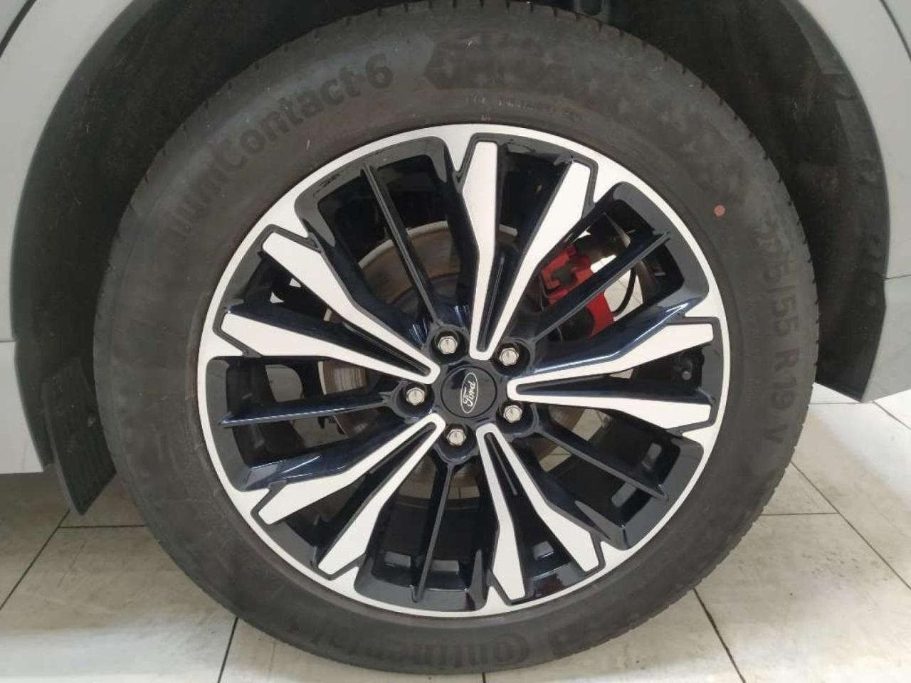 Ford Kuga - Foto 2